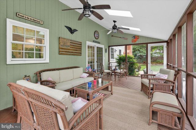 1 WALKING PURCHASE DR, Pennington, NJ 08534