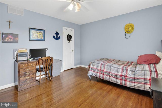 1 WALKING PURCHASE DR, Pennington, NJ 08534