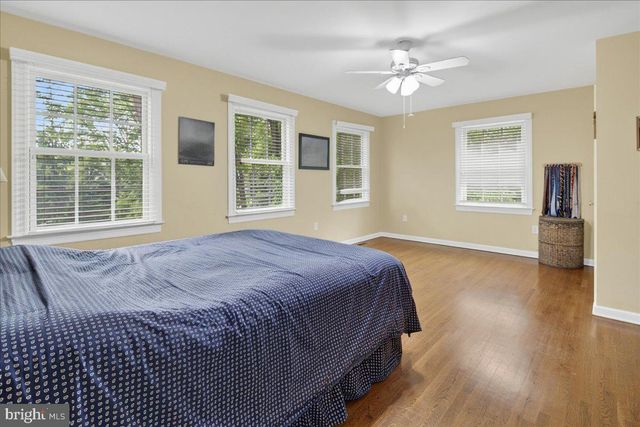 1 WALKING PURCHASE DR, Pennington, NJ 08534