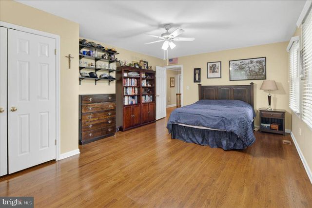 1 WALKING PURCHASE DR, Pennington, NJ 08534