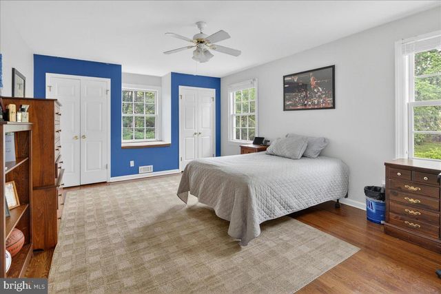 1 WALKING PURCHASE DR, Pennington, NJ 08534