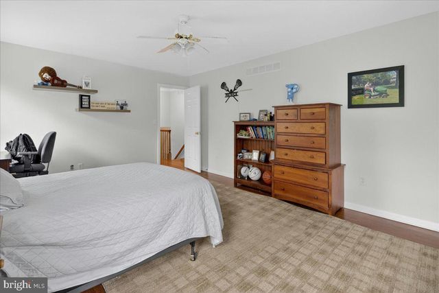 1 WALKING PURCHASE DR, Pennington, NJ 08534