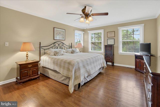 1 WALKING PURCHASE DR, Pennington, NJ 08534