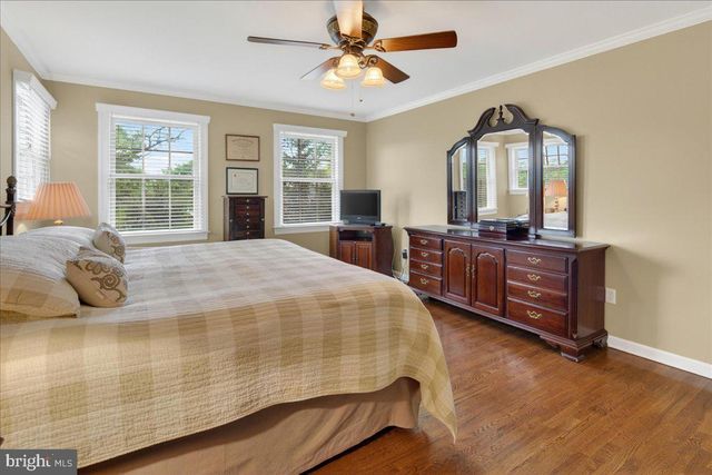 1 WALKING PURCHASE DR, Pennington, NJ 08534