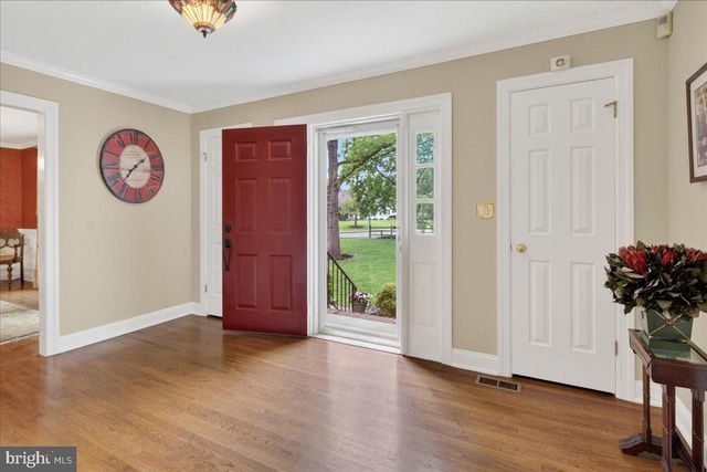 1 WALKING PURCHASE DR, Pennington, NJ 08534