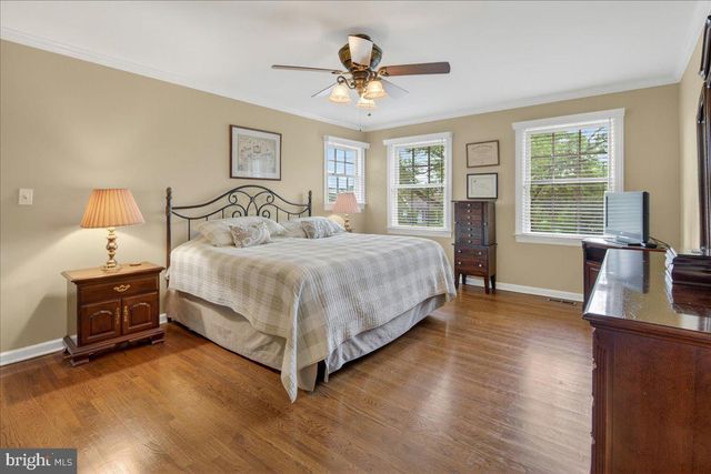 1 WALKING PURCHASE DR, Pennington, NJ 08534