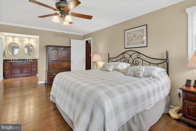 1 WALKING PURCHASE DR, Pennington, NJ 08534