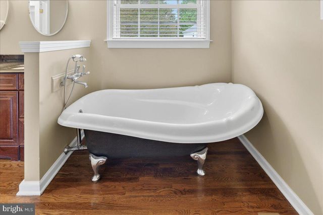 1 WALKING PURCHASE DR, Pennington, NJ 08534