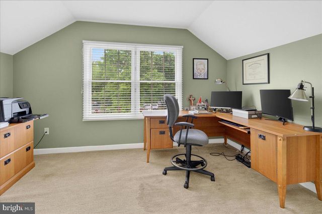 1 WALKING PURCHASE DR, Pennington, NJ 08534