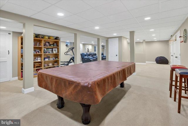 1 WALKING PURCHASE DR, Pennington, NJ 08534