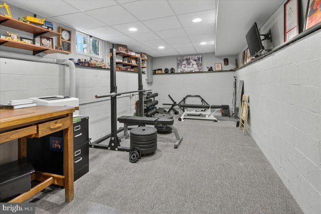 1 WALKING PURCHASE DR, Pennington, NJ 08534