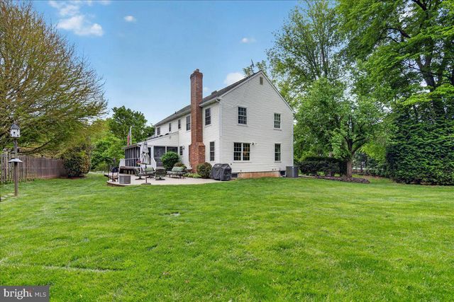 1 WALKING PURCHASE DR, Pennington, NJ 08534