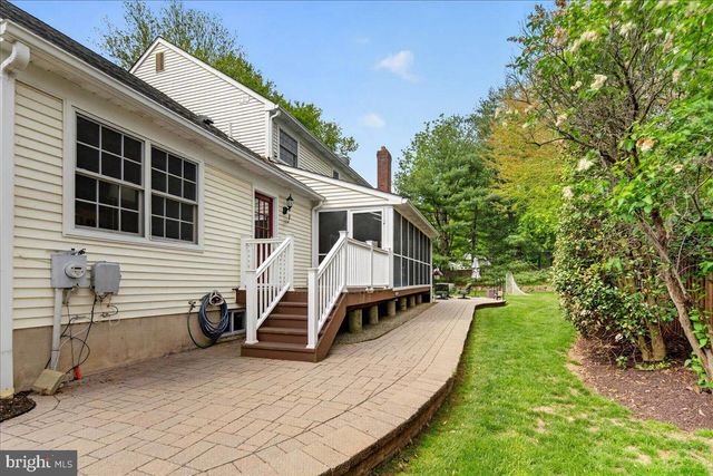 1 WALKING PURCHASE DR, Pennington, NJ 08534