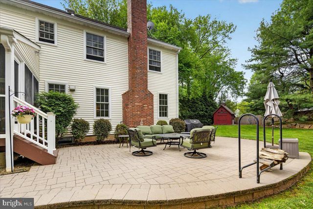 1 WALKING PURCHASE DR, Pennington, NJ 08534