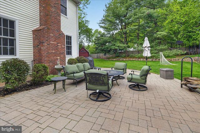 1 WALKING PURCHASE DR, Pennington, NJ 08534