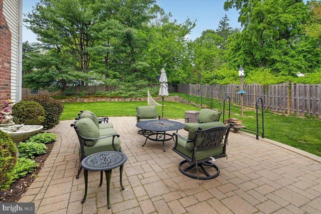 1 WALKING PURCHASE DR, Pennington, NJ 08534