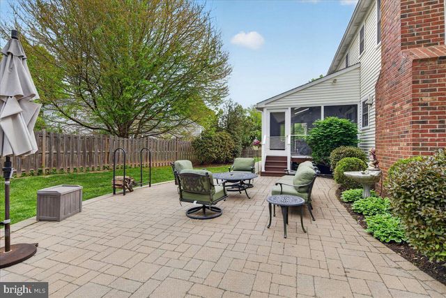 1 WALKING PURCHASE DR, Pennington, NJ 08534