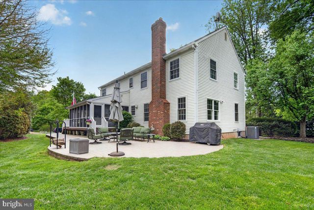 1 WALKING PURCHASE DR, Pennington, NJ 08534