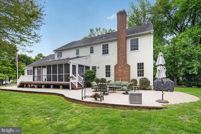 1 WALKING PURCHASE DR, Pennington, NJ 08534