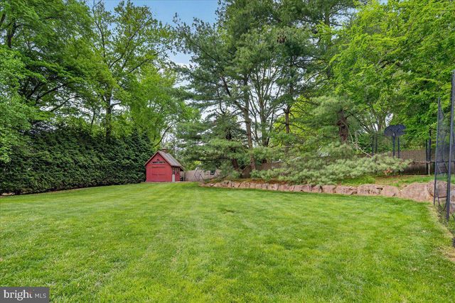 1 WALKING PURCHASE DR, Pennington, NJ 08534