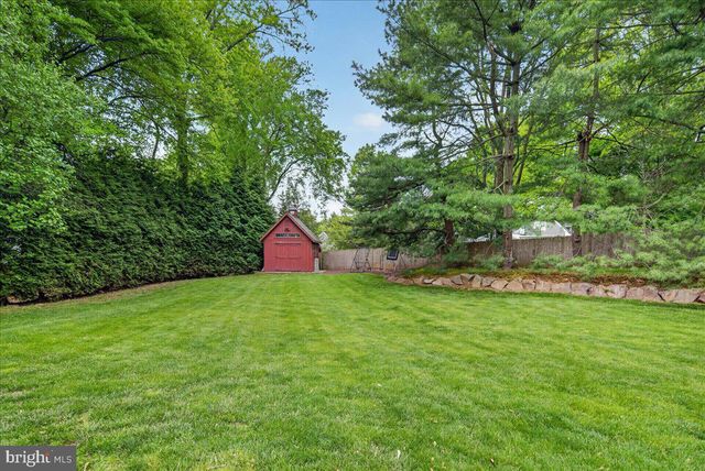 1 WALKING PURCHASE DR, Pennington, NJ 08534