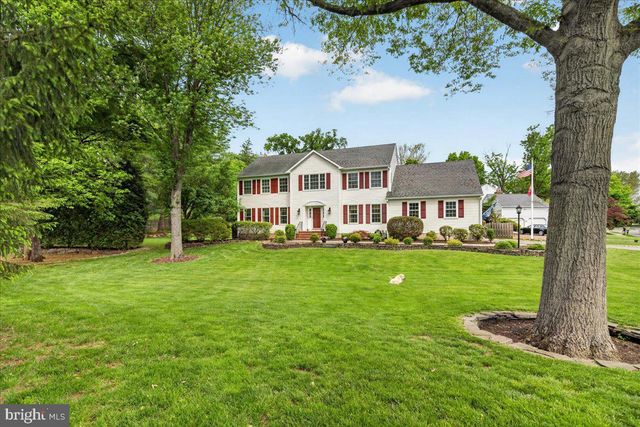 1 WALKING PURCHASE DR, Pennington, NJ 08534