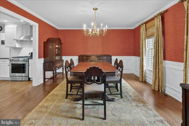 1 WALKING PURCHASE DR, Pennington, NJ 08534