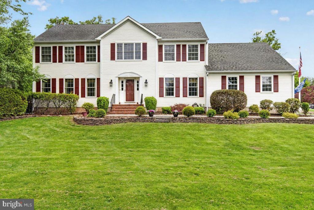 1 WALKING PURCHASE DR, Pennington, NJ 08534