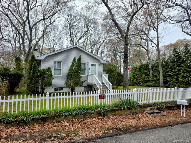 117 Maple Avenue, Flanders, NY 11901