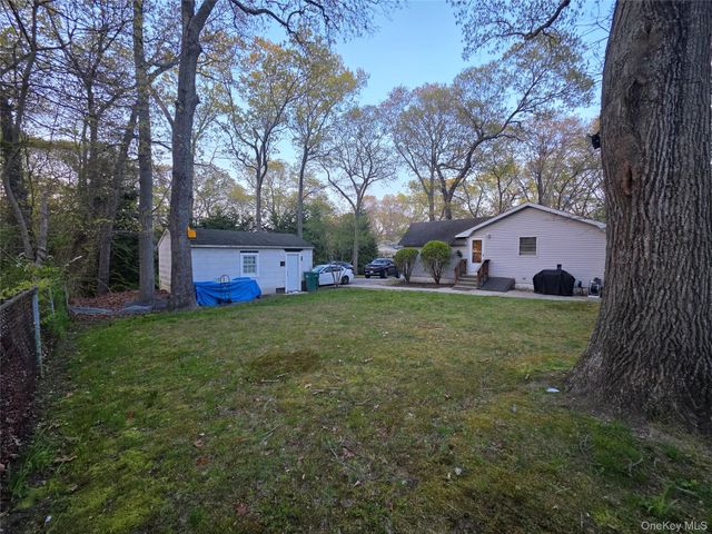 117 Maple Avenue, Flanders, NY 11901