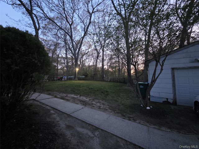 117 Maple Avenue, Flanders, NY 11901