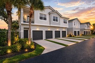 3107 Grandiflora Dr, Green Acres, FL 33467