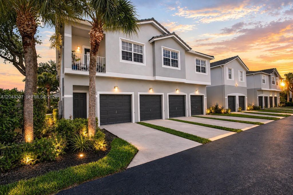 3107 Grandiflora Dr, Green Acres, FL 33467