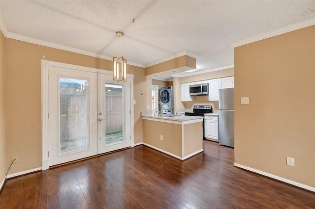 10615 Briar Forest Drive 802, Houston, TX 77042