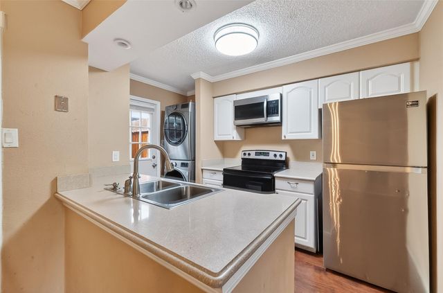 10615 Briar Forest Drive 802, Houston, TX 77042