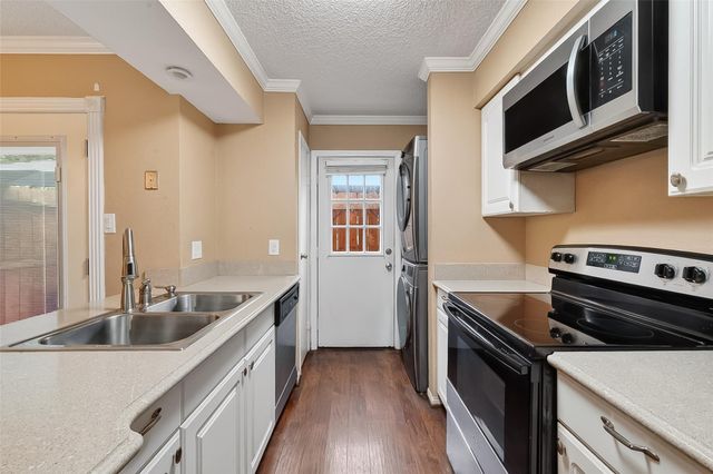 10615 Briar Forest Drive 802, Houston, TX 77042