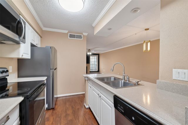 10615 Briar Forest Drive 802, Houston, TX 77042