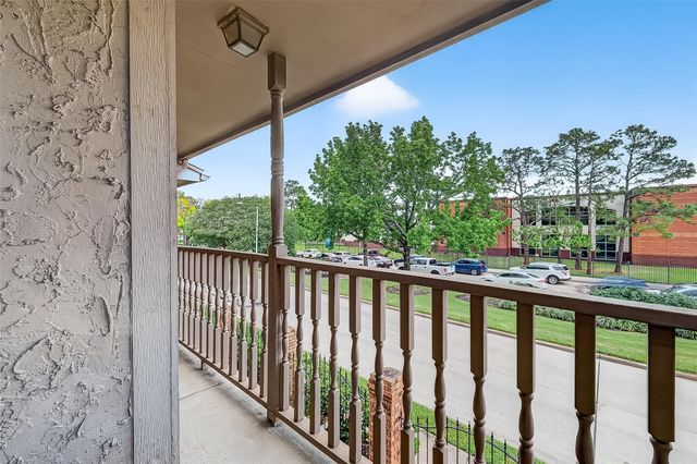 10615 Briar Forest Drive 802, Houston, TX 77042