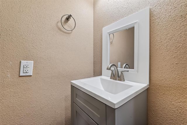 10615 Briar Forest Drive 802, Houston, TX 77042