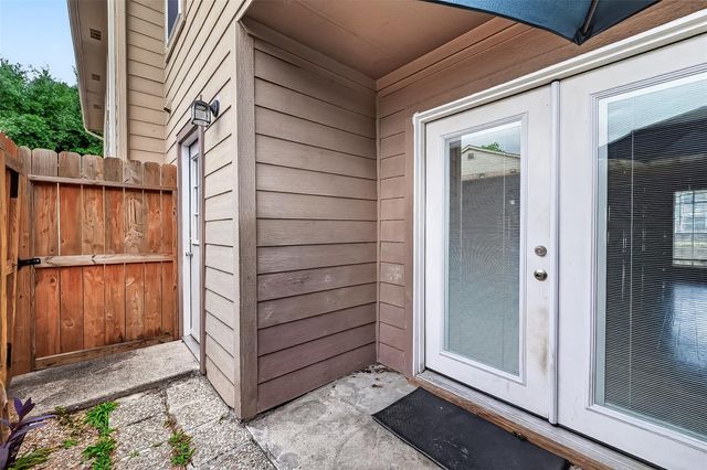 10615 Briar Forest Drive 802, Houston, TX 77042