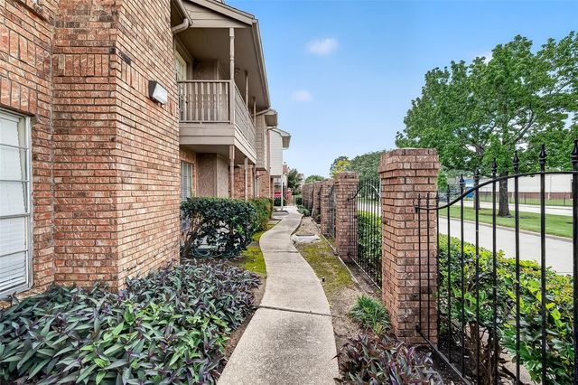 10615 Briar Forest Drive 802, Houston, TX 77042