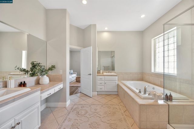 1100 Dunsyre Dr, Lafayette, CA 94549