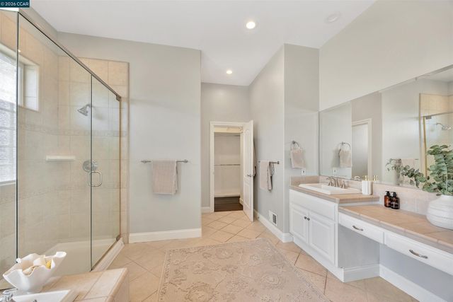 1100 Dunsyre Dr, Lafayette, CA 94549