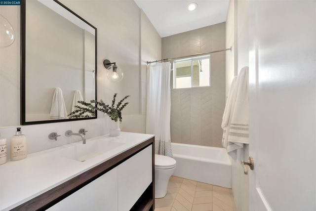 1100 Dunsyre Dr, Lafayette, CA 94549