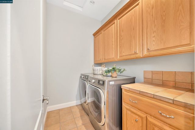 1100 Dunsyre Dr, Lafayette, CA 94549