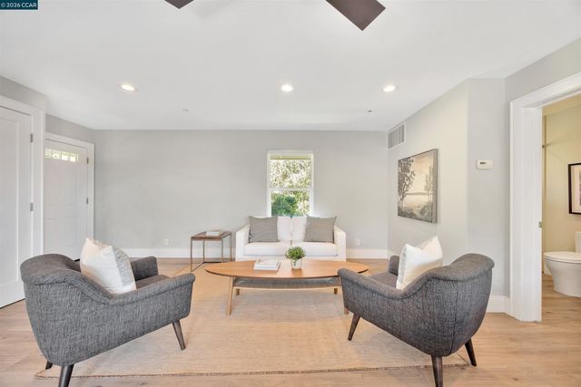 1100 Dunsyre Dr, Lafayette, CA 94549