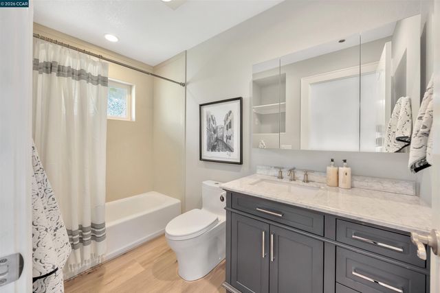 1100 Dunsyre Dr, Lafayette, CA 94549