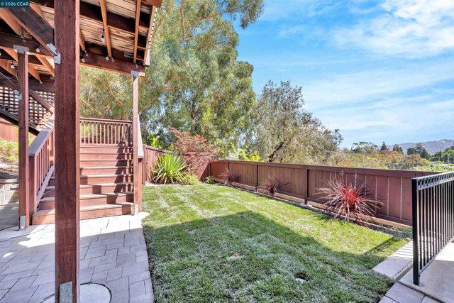 1100 Dunsyre Dr, Lafayette, CA 94549