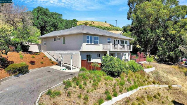 1100 Dunsyre Dr, Lafayette, CA 94549