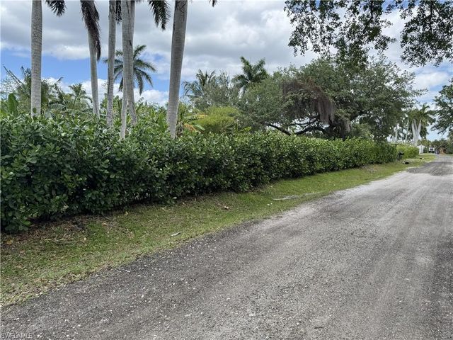 13641 Ficus Tree LN, Bokeelia, FL 33922
